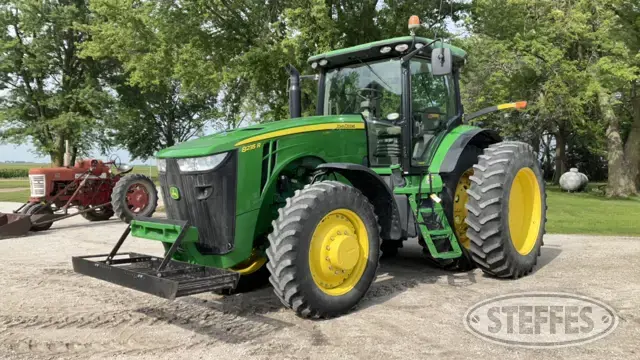 2011 John Deere 8235R