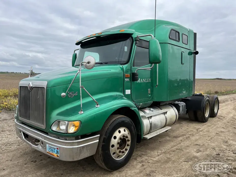 2004 International 9200 Eagle Conventional Truck with Sleeper