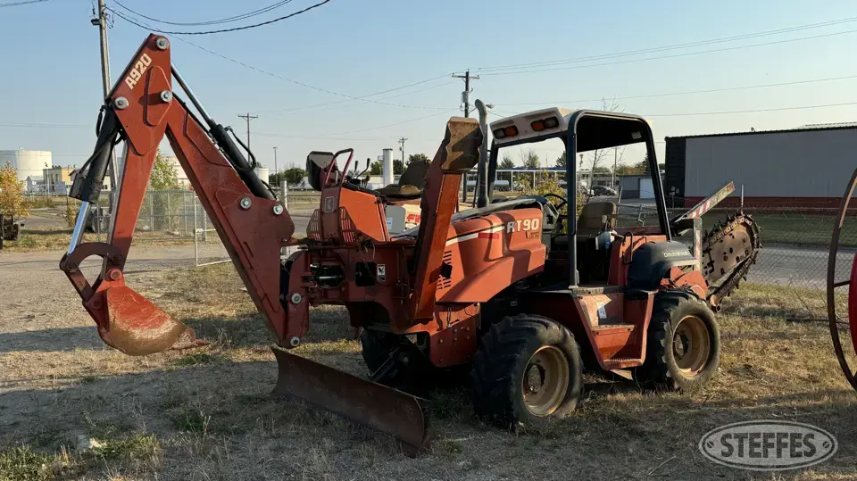 2001 Ditch Witch RT90H Trencher
