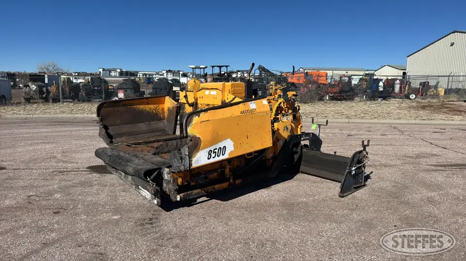 LeeBoy L8500T Paving Equipment