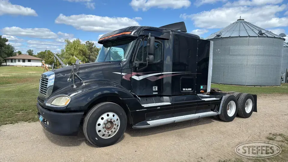 2003 Freightliner Columbia 120 Conventional Truck with Sleeper