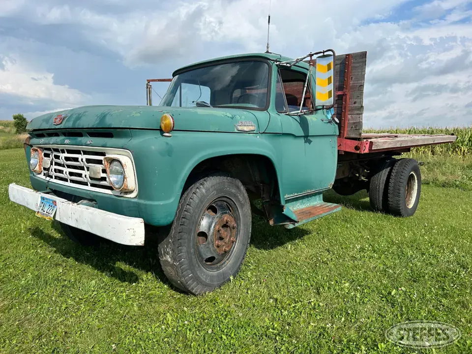 Ford F600 Flatbed Truck