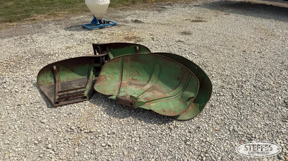 Fenders Tractor Part
