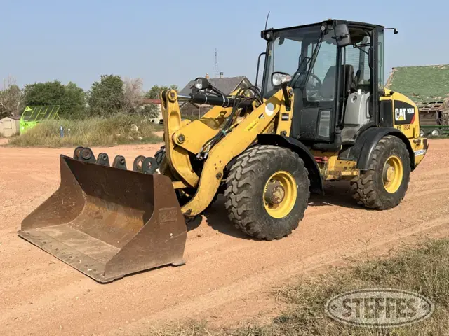 2018 CAT 906M