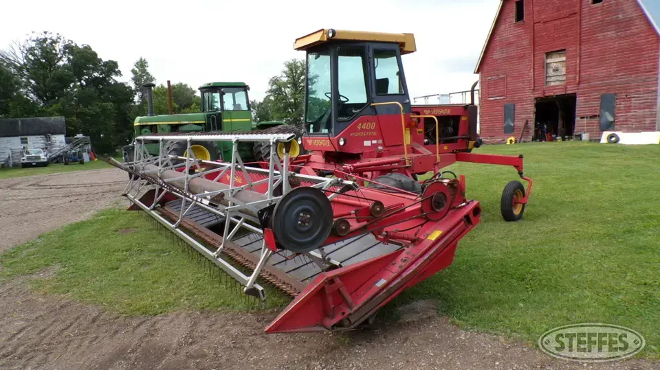 1984 Versatile 4400 Self-Propelled Swather