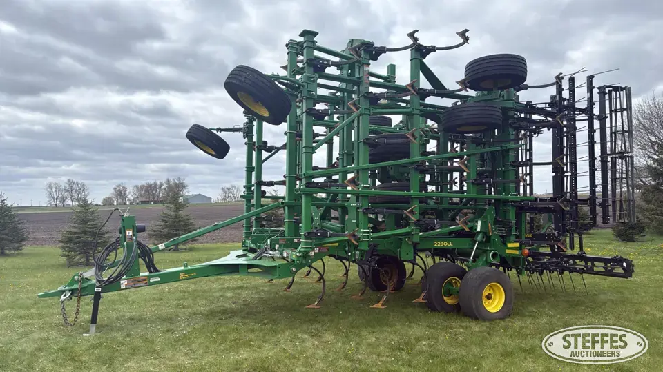 2020 John Deere 2230L Field Cultivator
