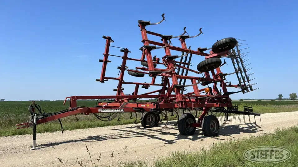 Case IH 5800 Field Cultivator