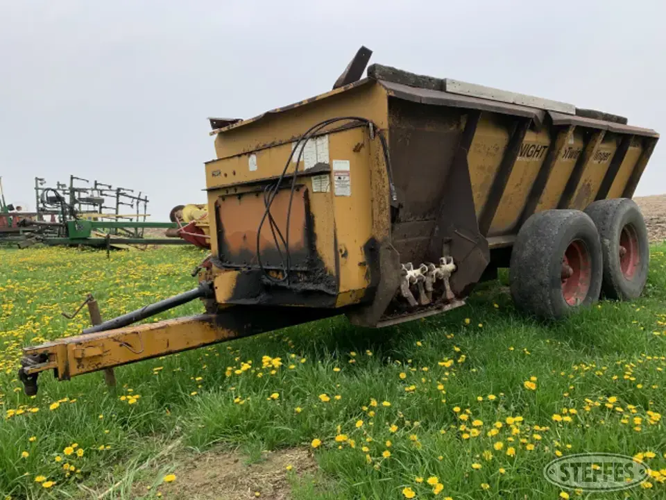 Knight 8024 Pro Twin Slinger Manure Application Equipment