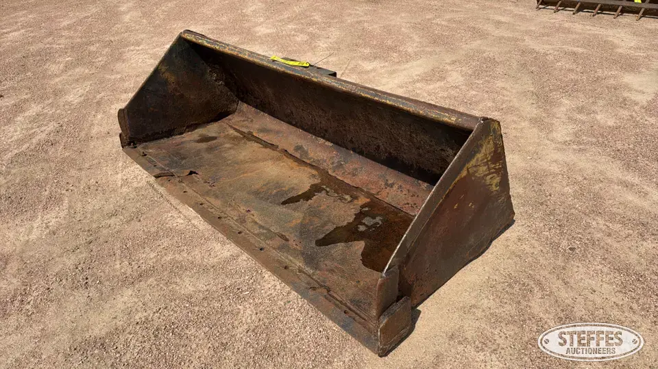 Skid steer bucket