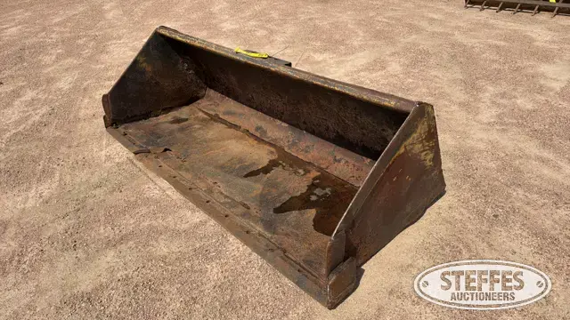 Skid steer bucket