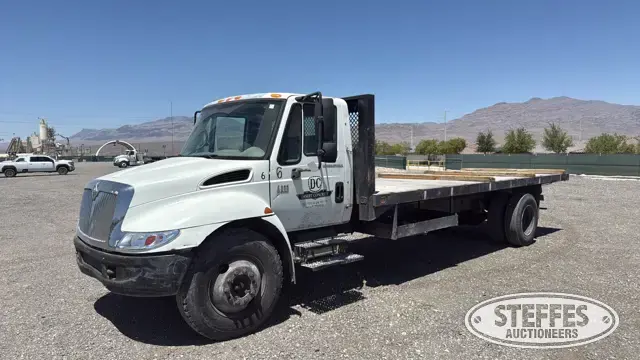 2002 International 4300 SBA