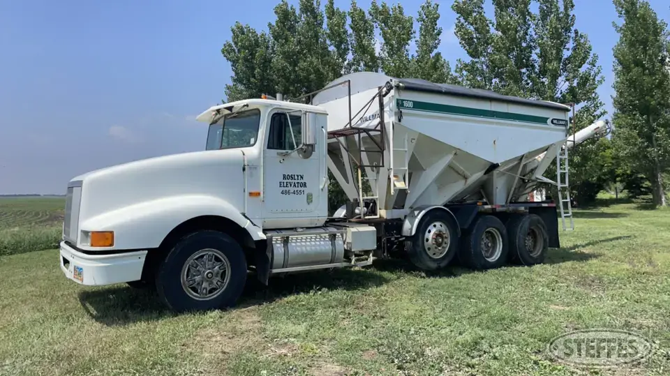 1992 International 9400 Tender Truck