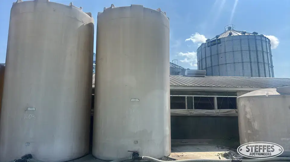 5,500 gal. vertical poly tank Chem-Fert Accessories-Other