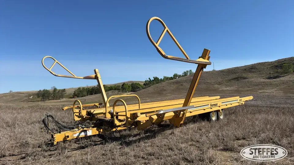 2008 Vermeer BM1400 Bale Transportation