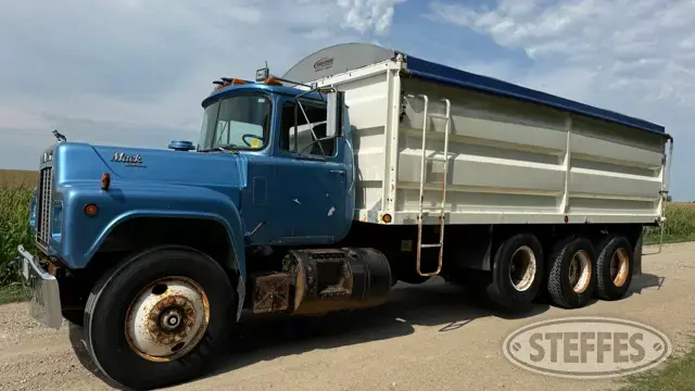 1987 Mack R Model