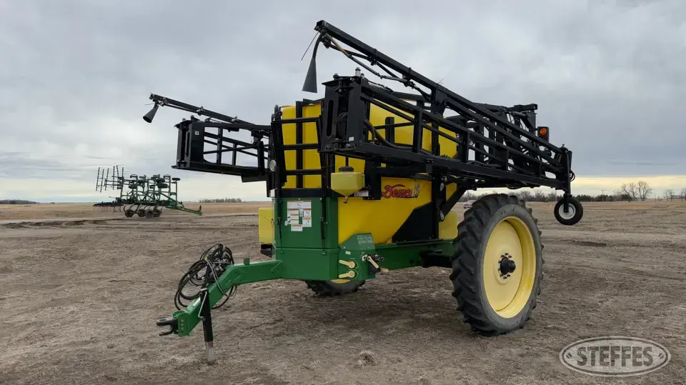 Demco 1250 Pull-Type Sprayer
