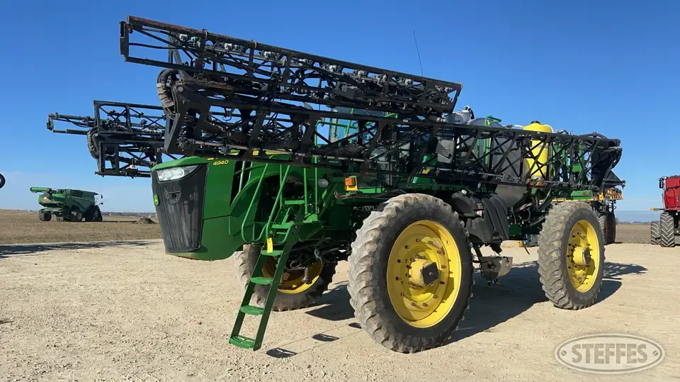 2013 John Deere 4940 Self-Propelled Sprayer
