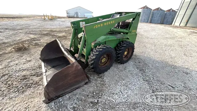 John Deere 125