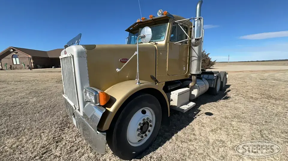 1992 Peterbilt 378 Conventional Truck without Sleeper