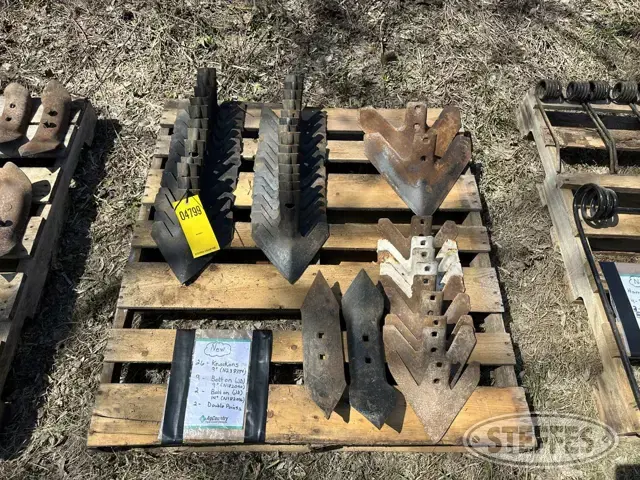 John Deere shovels