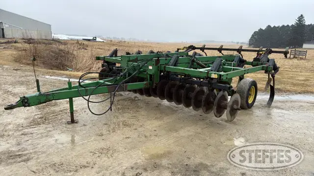 John Deere 714