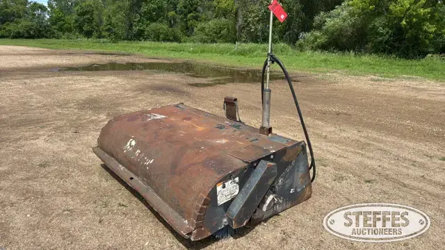 Bobcat Sweeper 72