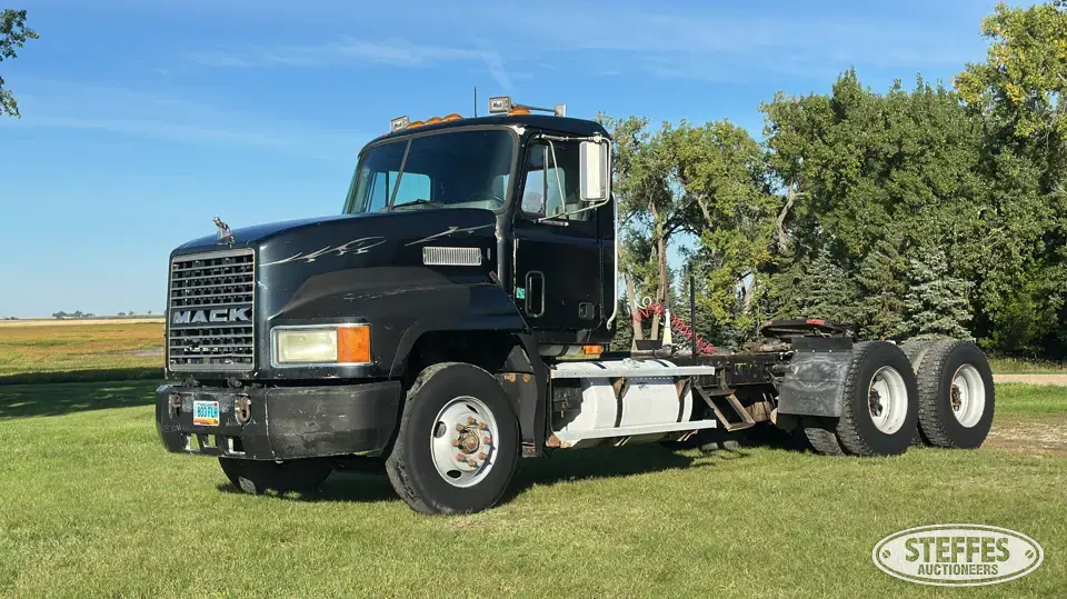 1995 Mack CH613 Conventional Truck without Sleeper
