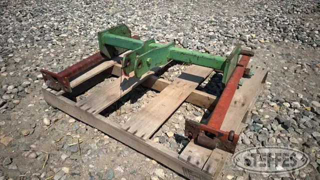 John Deere E055K hitch bracket/header mover