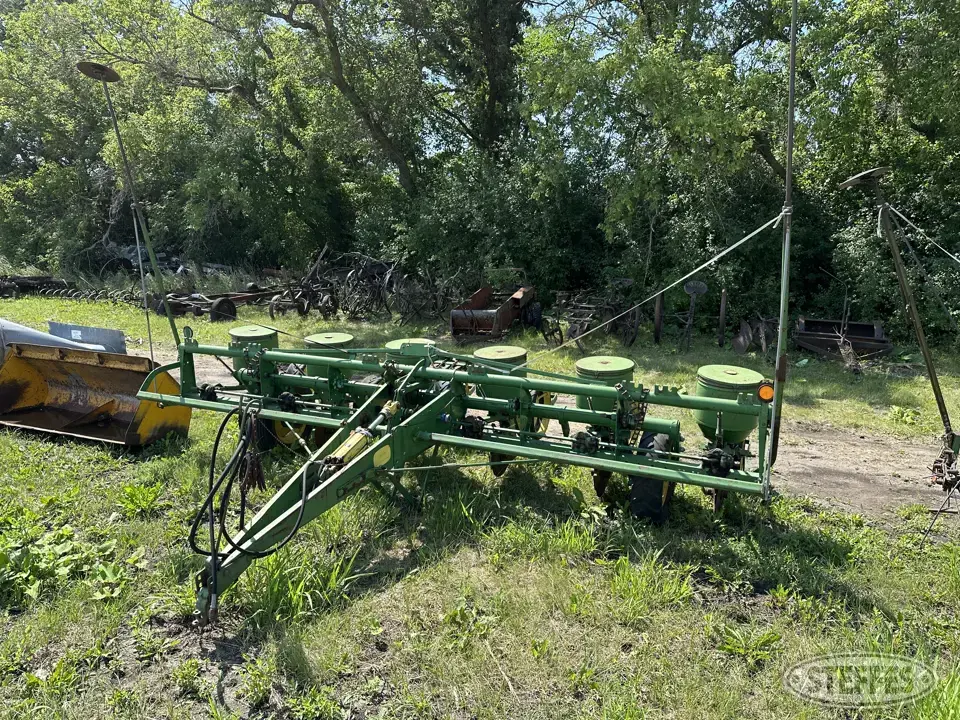John Deere 694AN Less Than 12 Row Planter