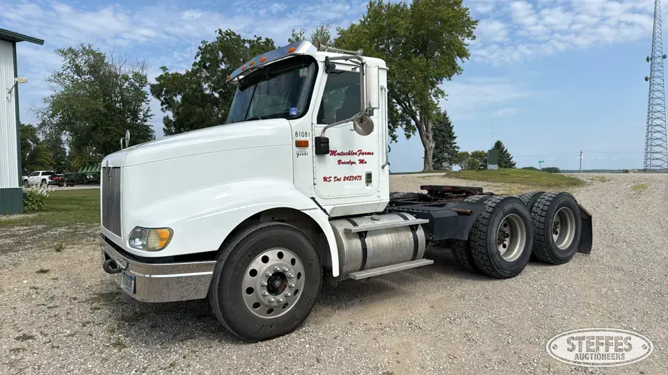 2006 International 9200i Conventional Truck without Sleeper