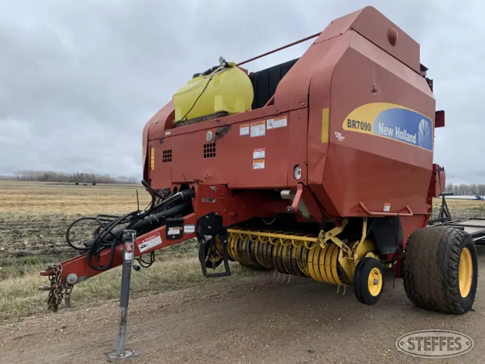 2008 New Holland BR7090 Round Baler
