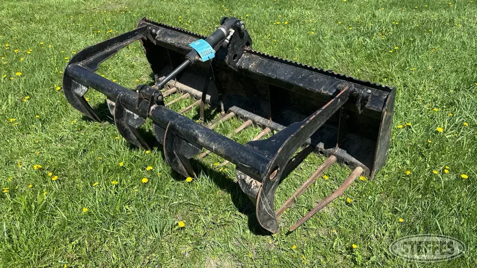 John Deere WorkSite Pro GU72 Skid Steer Bucket