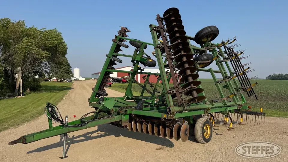 John Deere 724 Soil Finisher