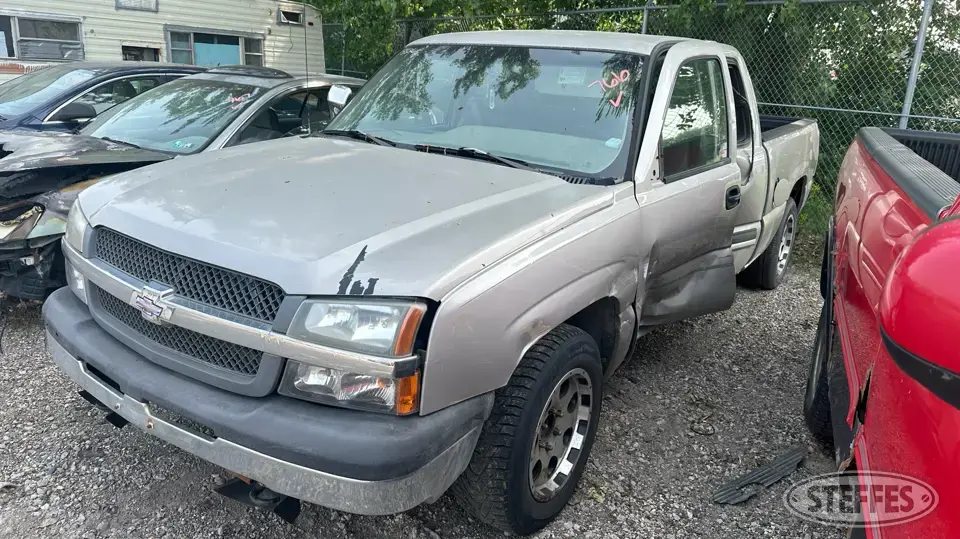2005 Chevrolet Silverado 1500 LS Half Ton Pickup