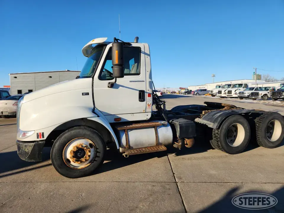 2003 IHC 8600 Conventional Truck without Sleeper