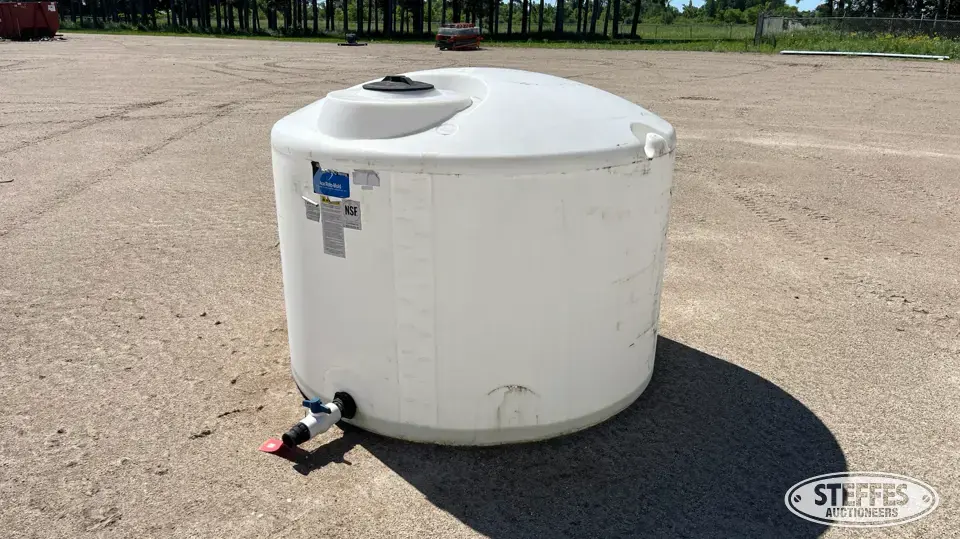 625 gal. poly tank