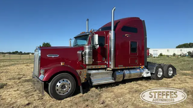 2022 Kenworth W900L
