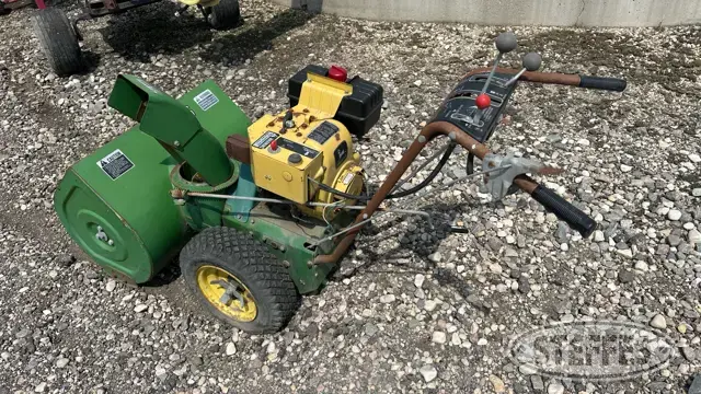 John Deere 726