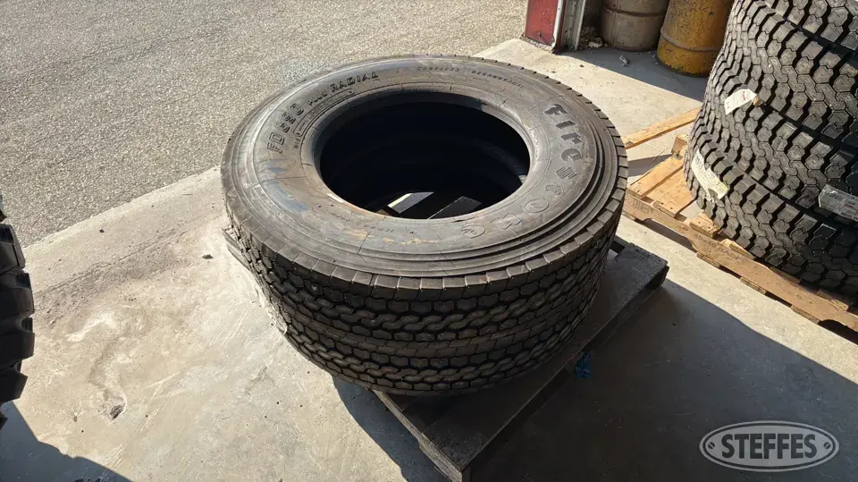 (2) Firestone FD690 Plus 11R24.5 tires Truck Tire