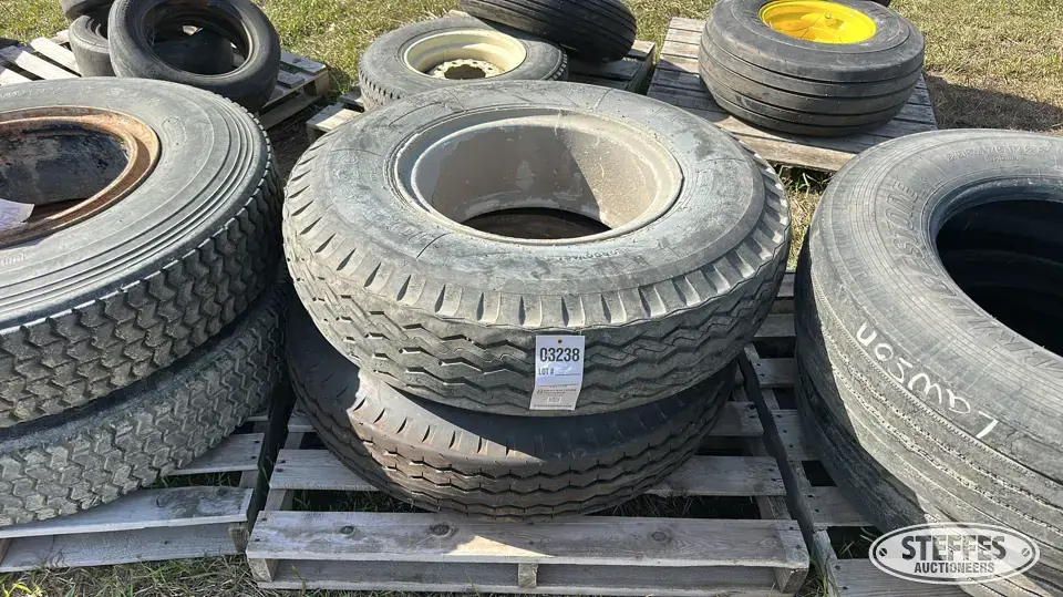 (2) 10.00R20 tires Truck Tire