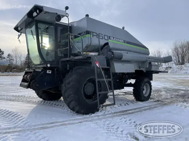 1990 Gleaner R60