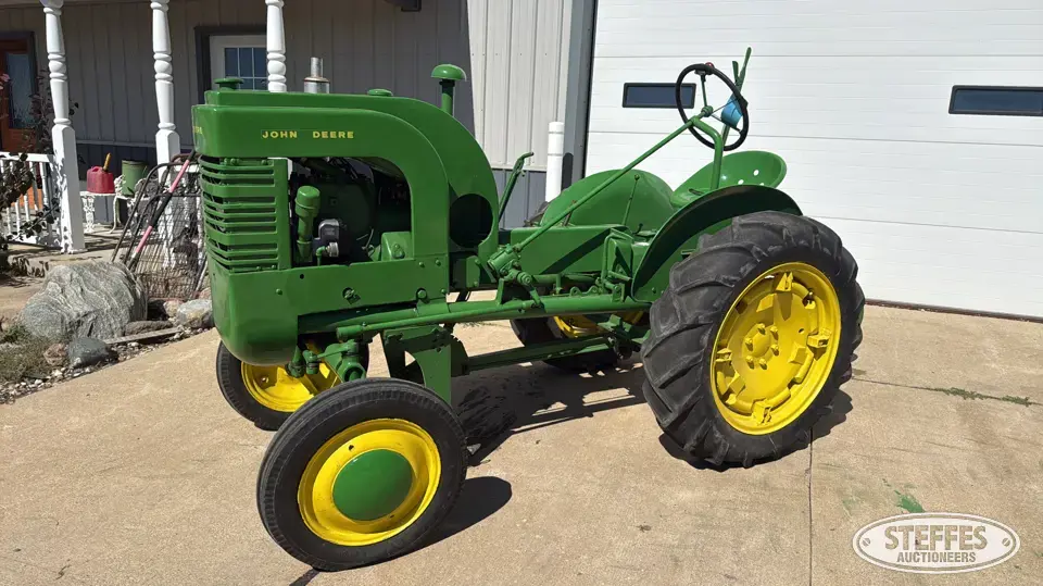 John Deere LA Collectible Tractor