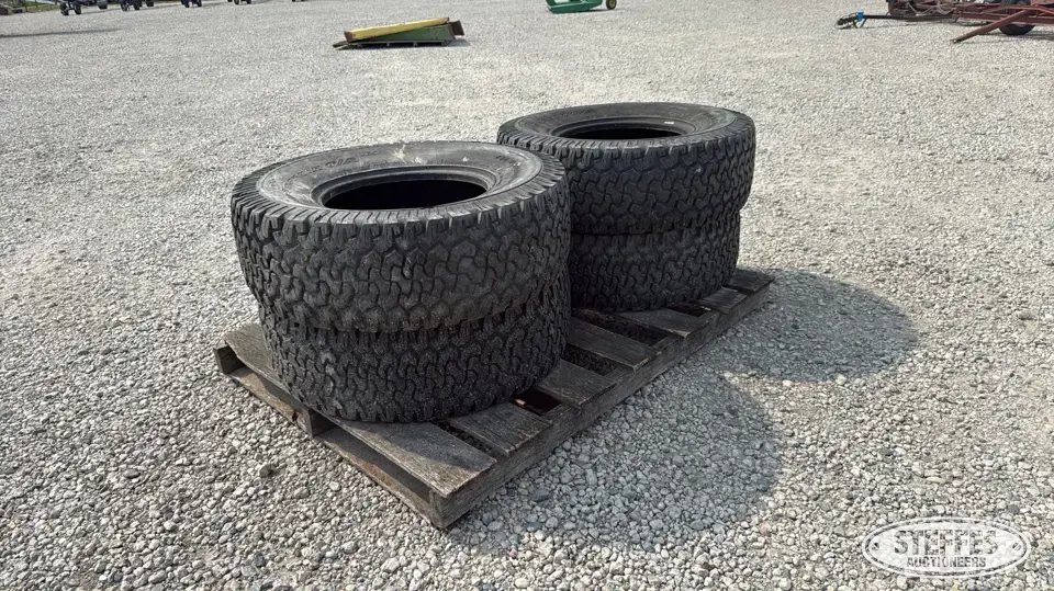 (4) BFGoodrich All-Terrain T/A KO 315/70R17 tires Passenger-Light Truck Tire