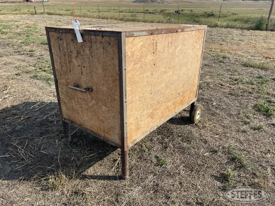 Shop-built calf warmer Livestock Equipment-Other