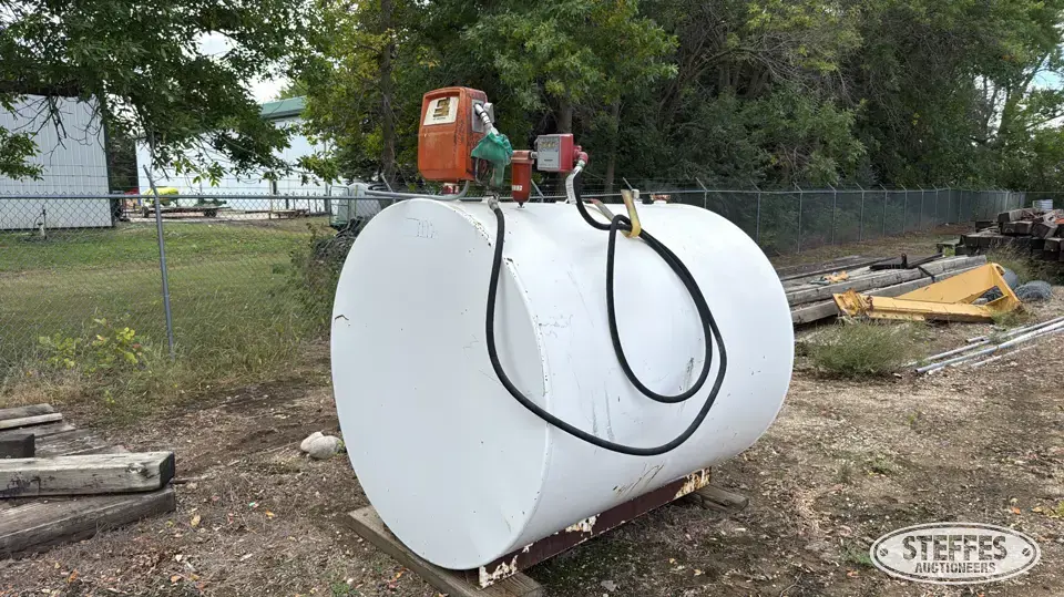 1,000 gal. fuel tank