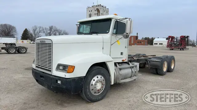 2000 Freightliner FLD120
