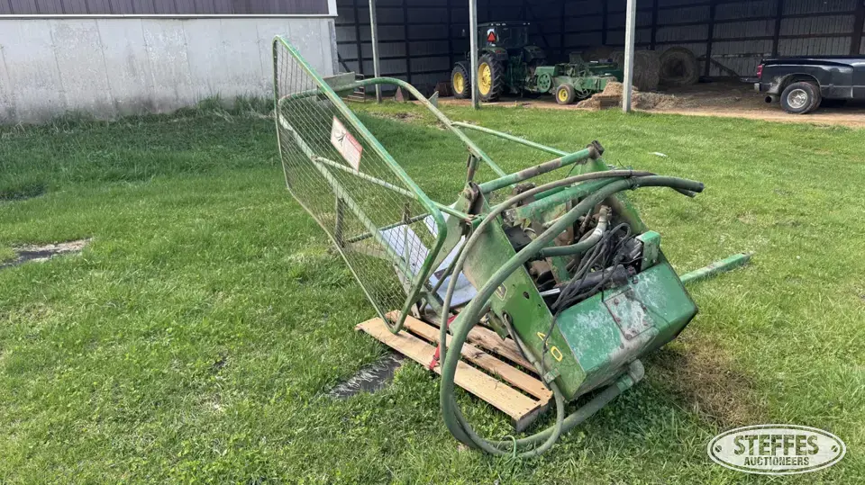 John Deere bale thrower Bale Handling