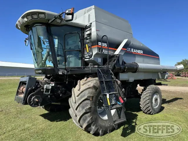 2003 Gleaner R65