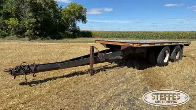 Tandem axle flatbed trailer
