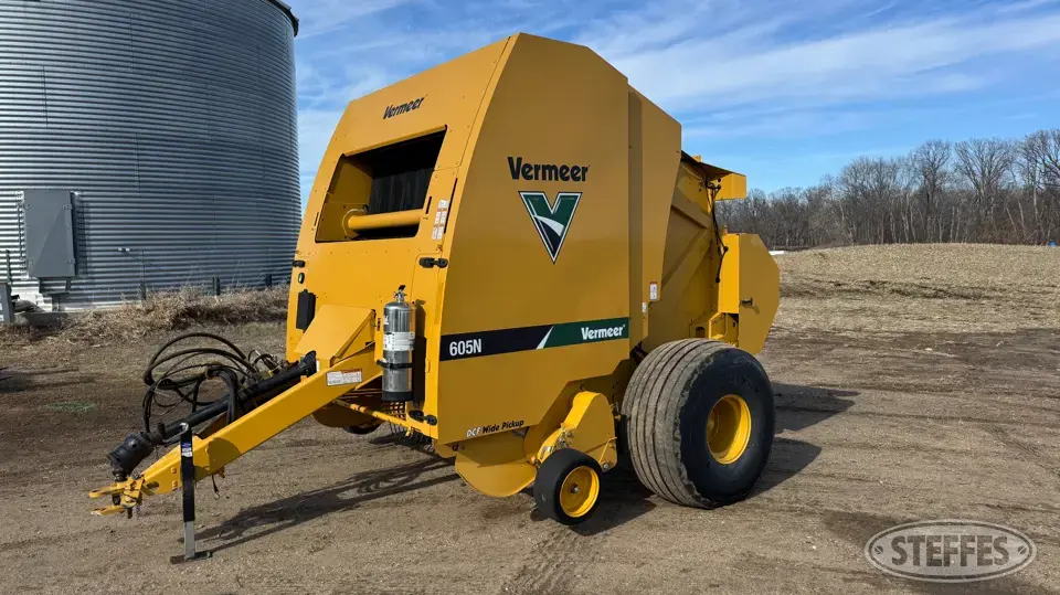 2015 Vermeer 605N Round Baler